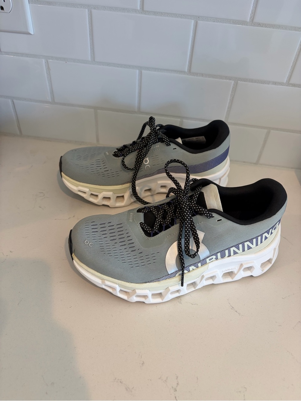 Cloudmonster 2 On Cloud Running Shoes Women’s size 8 - Picture 2 of 7